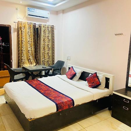 Hotel Meghmalhar Lodging Jejuri Exterior foto