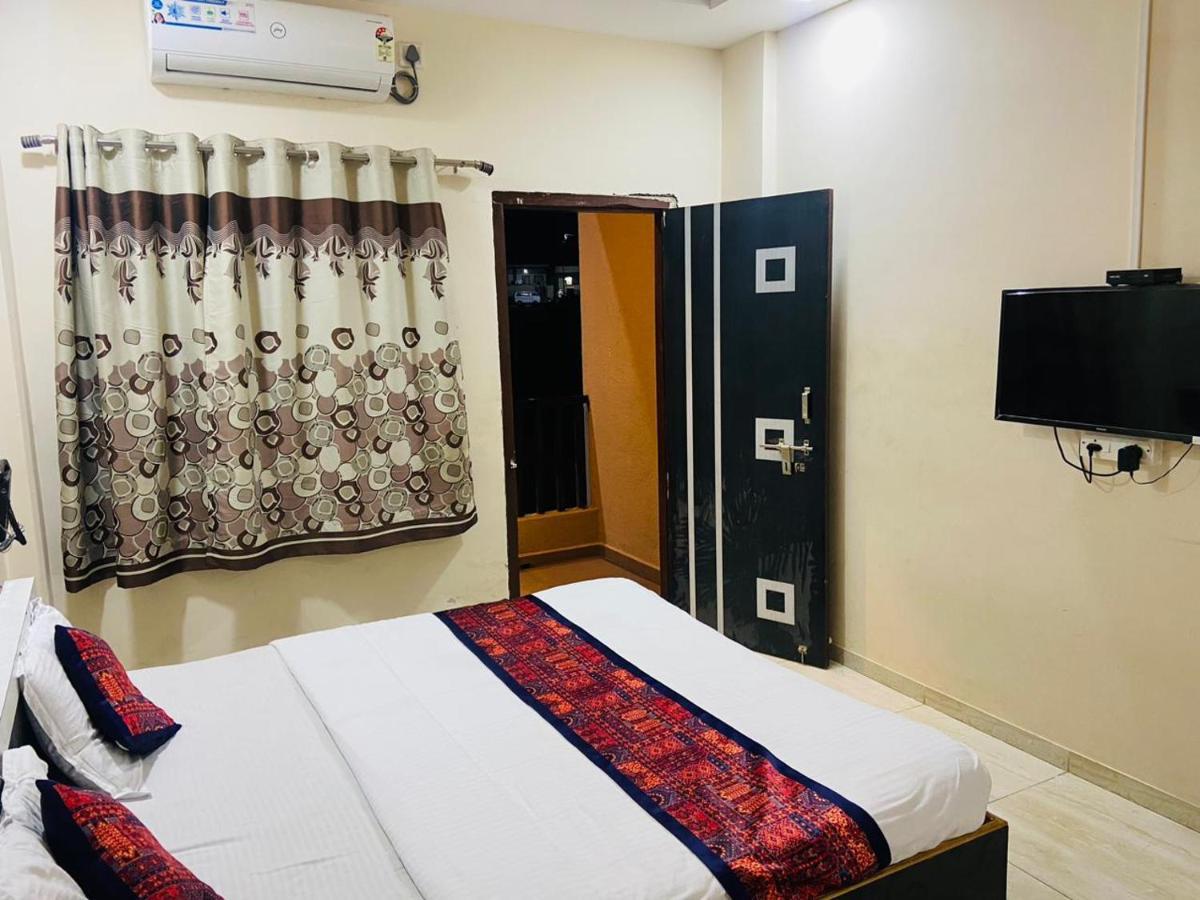 Hotel Meghmalhar Lodging Jejuri Exterior foto