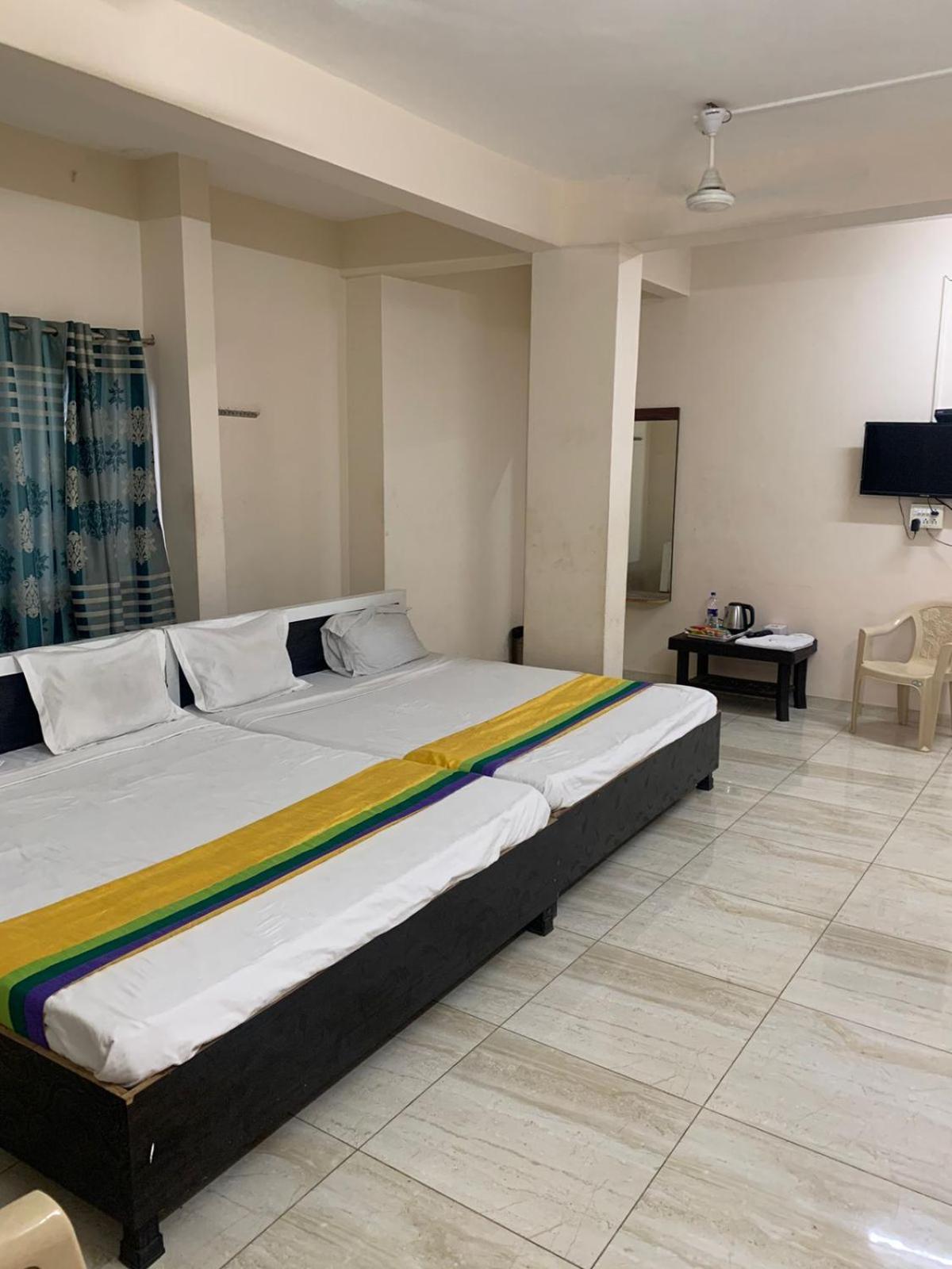 Hotel Meghmalhar Lodging Jejuri Exterior foto